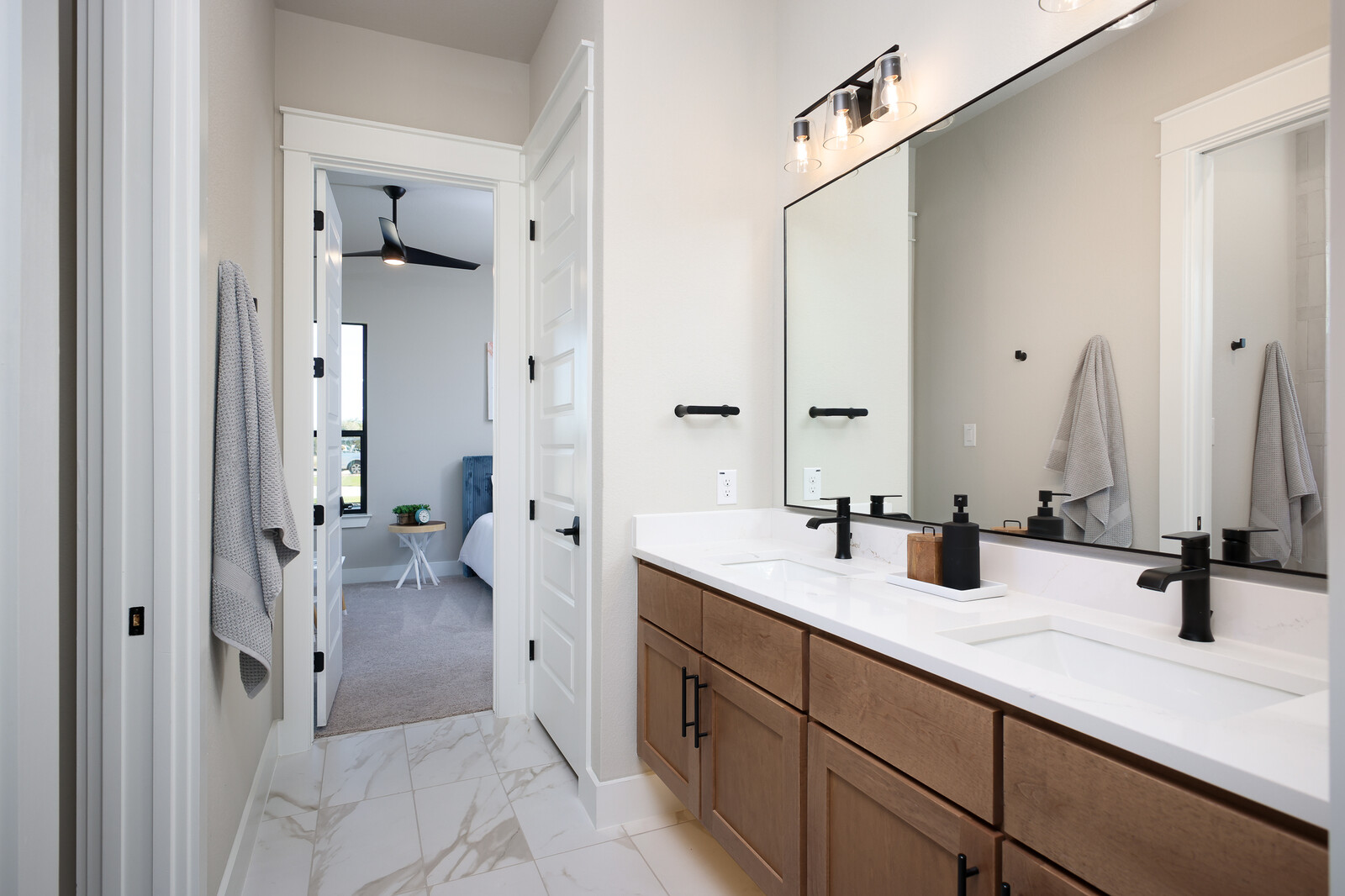 Floor plan at 121 Red Hawk Dr