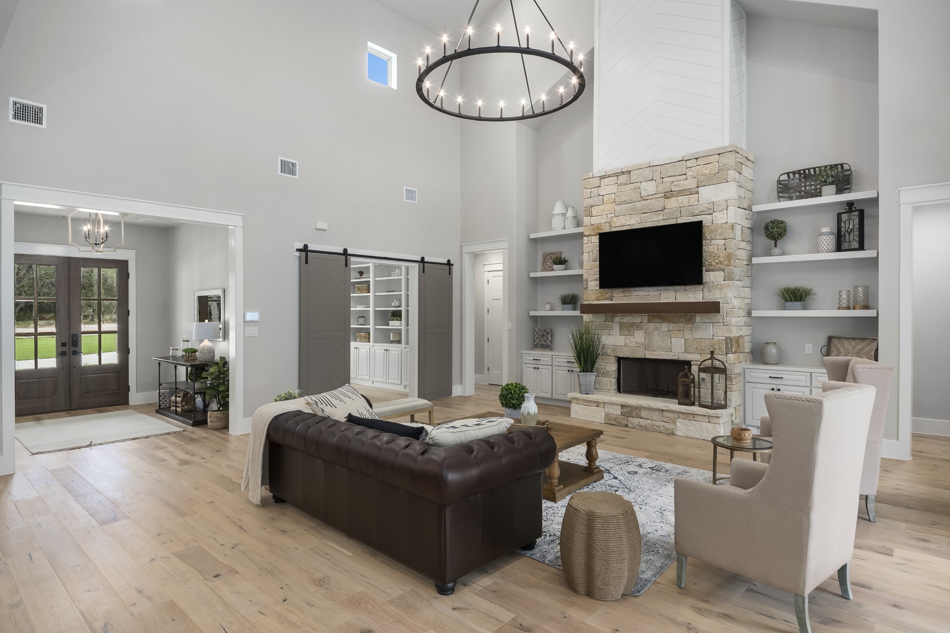 BelleOaks-LivingRoomFoyer