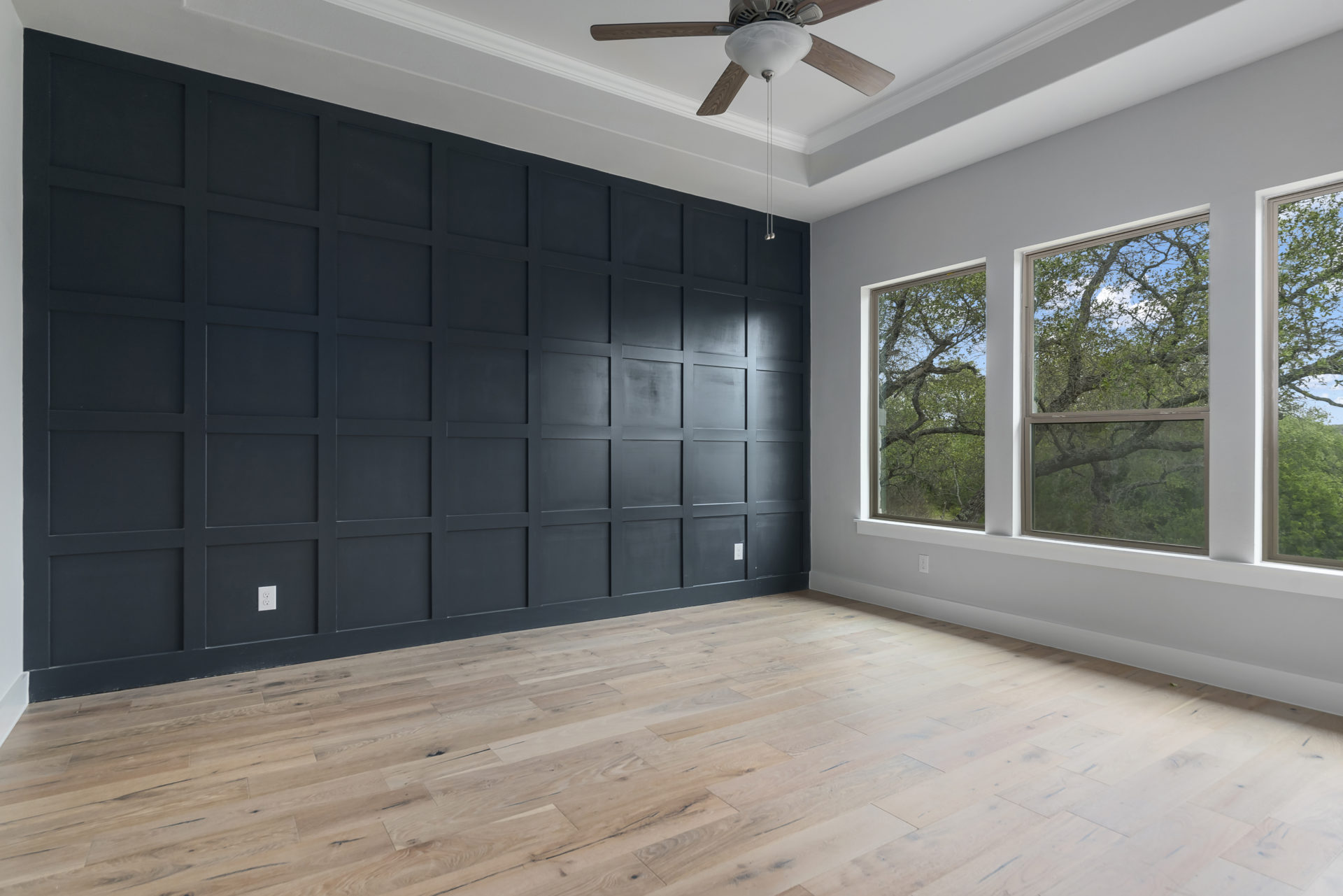 _Mulberry-Roo_M_with_Wooden_Wall