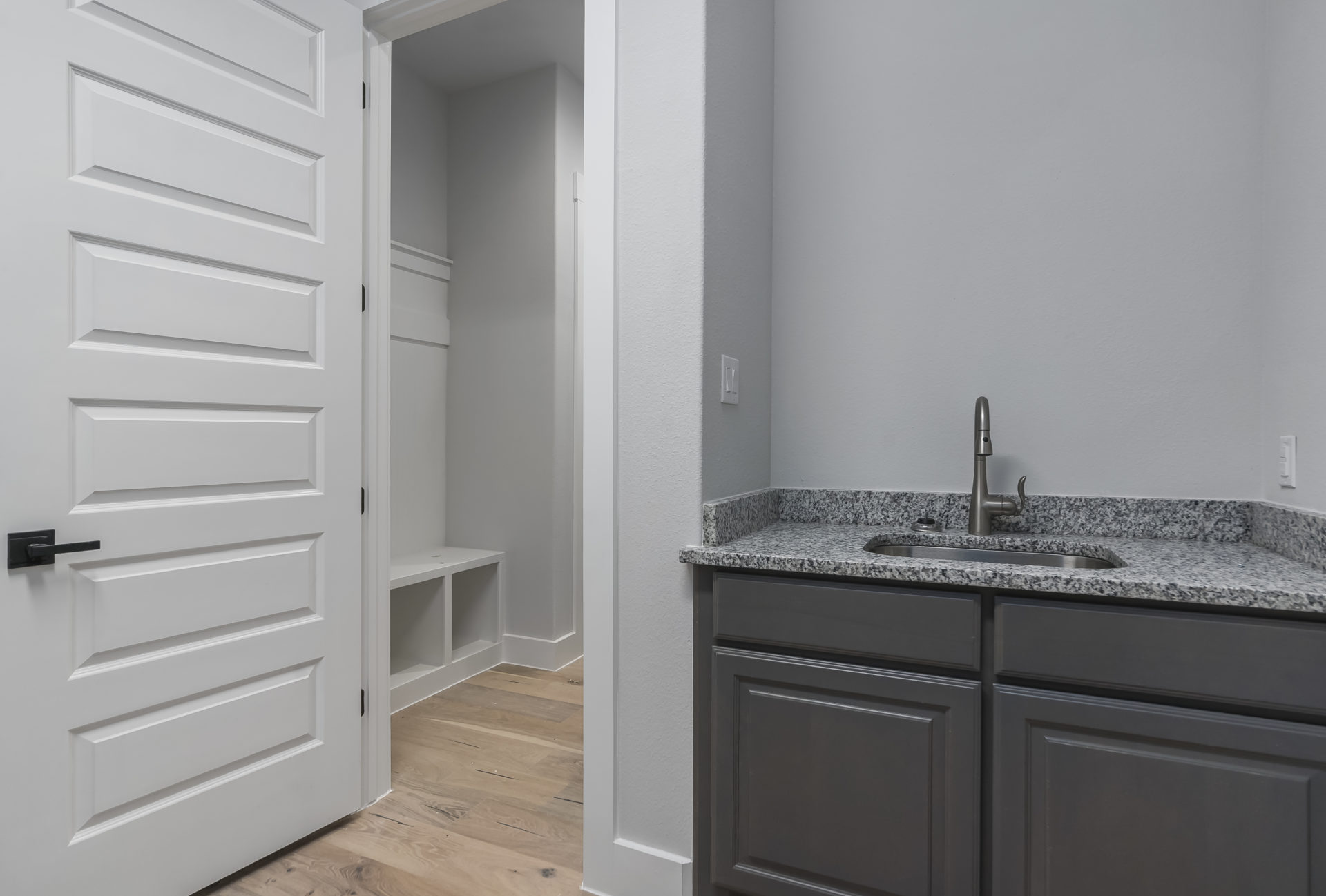 _Mulberry-Sink_and_Hallway