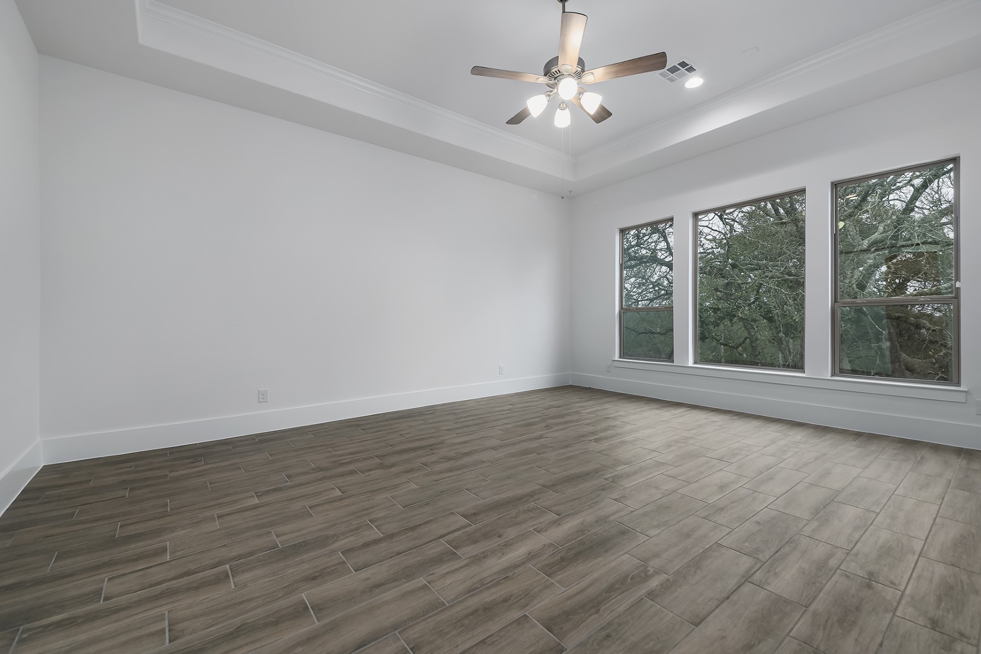 Somerset_V2-Large_Room_with_Hardwood_Floor